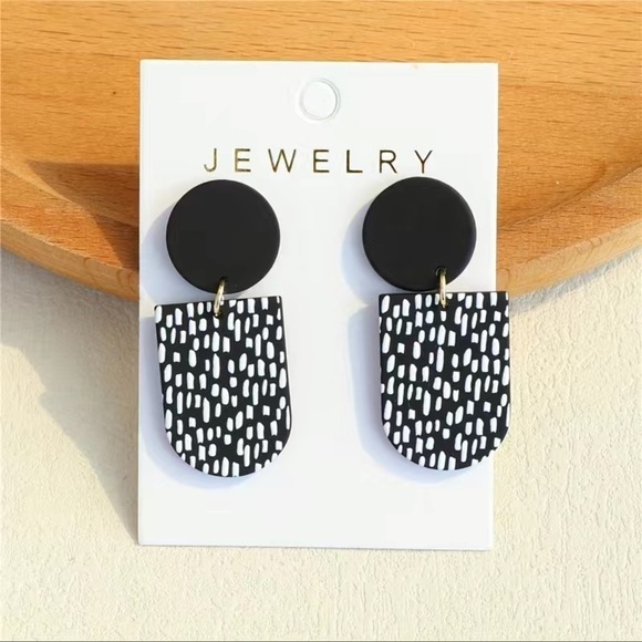 Two Tired Dangling Acrylic Earrings Black White Embossed Pattern - Picture 1 of 8